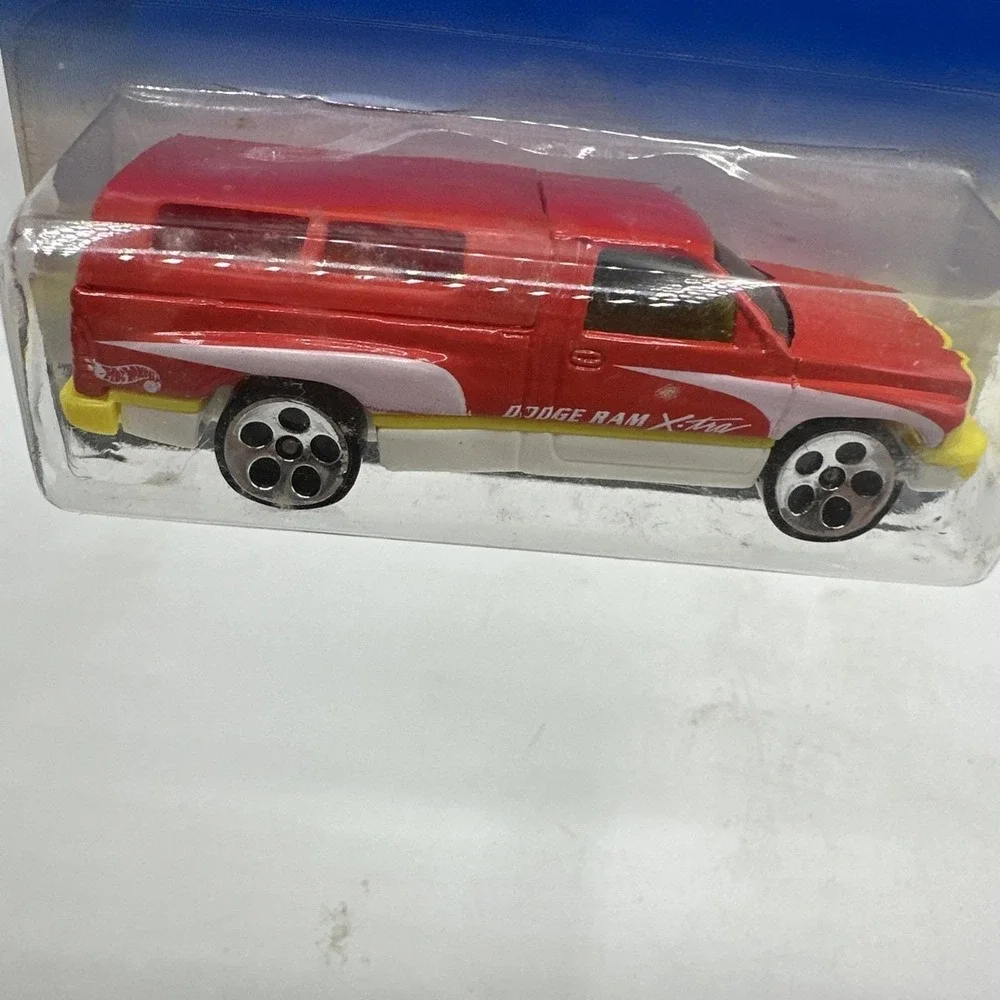 Hot Wheels Collector #797 DODGE‎ Ram 1500 Red/White w/Chrome 1998